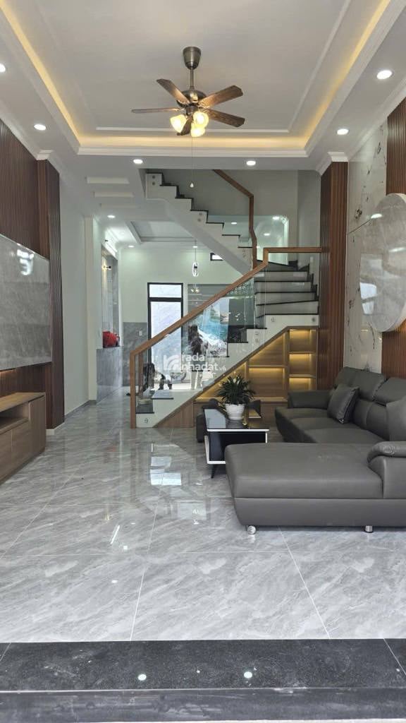 NHÀ ĐẸP THIẾT KẾ HIỆN ĐẠI, CHỈ VIỆC XÁCH VALI VỀ Ở CHỈ NHỈNH 5 TỶ