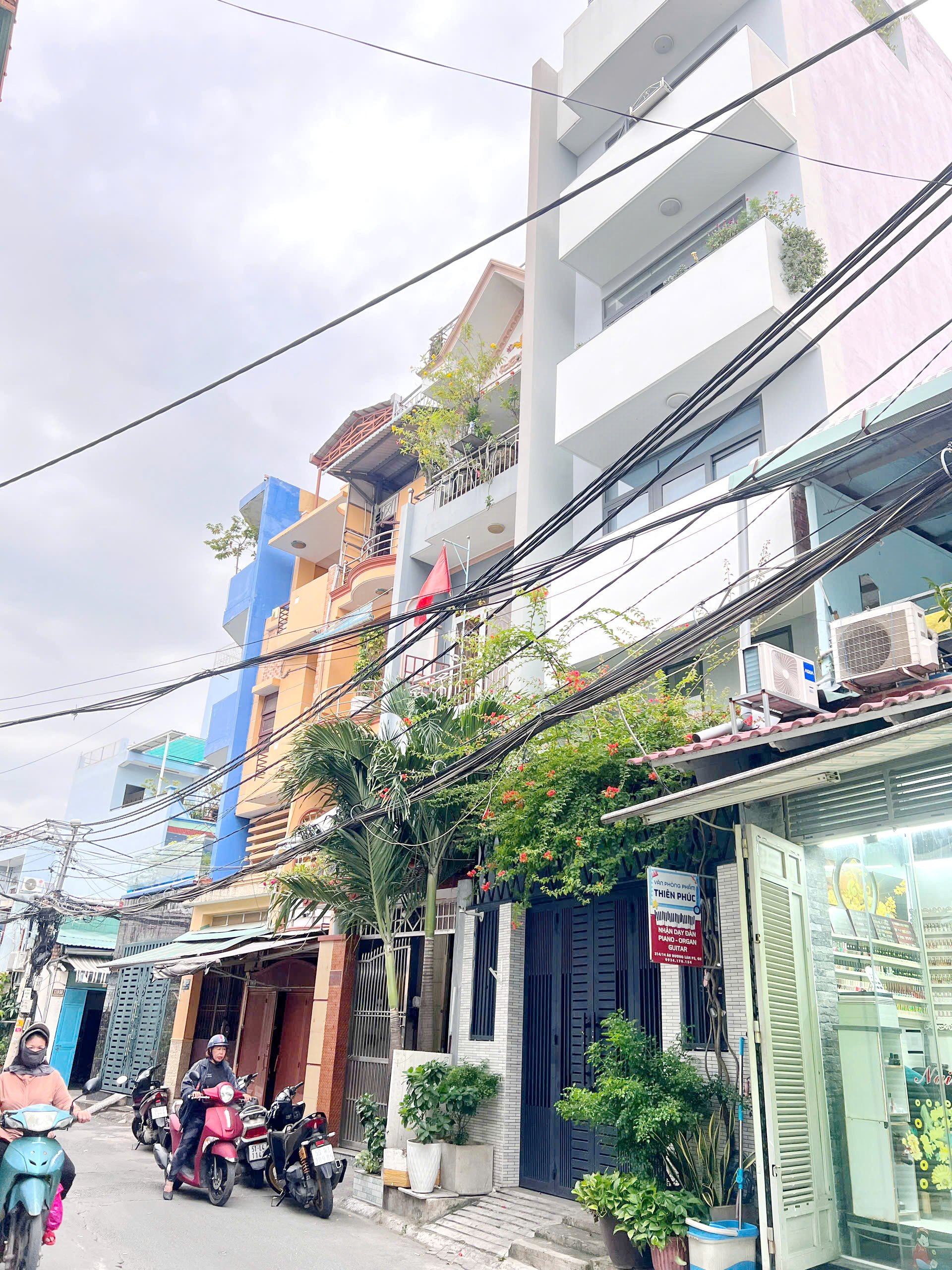 Bán nhà hẻm xe tải 3 lầu đường Âu Dương Lân P.3 Quận 8