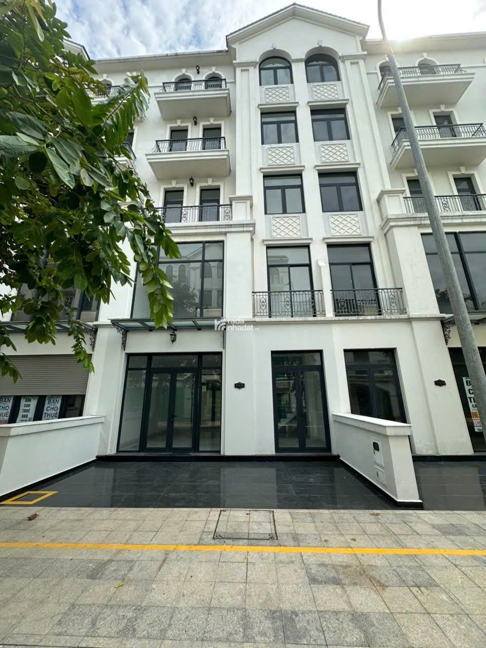ĐÃ HOÀN THIỆN & CÓ SỔ, BÁN NHÀ PHỐ VINHOMES GRAND PARK, GIÁ CHỈ 17 TỶ