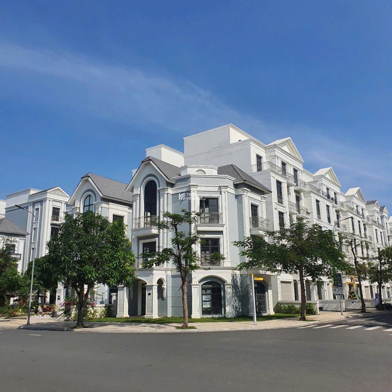 ĐÃ HOÀN THIỆN & CÓ SỔ, BÁN NHÀ PHỐ VINHOMES GRAND PARK, GIÁ CHỈ 17 TỶ