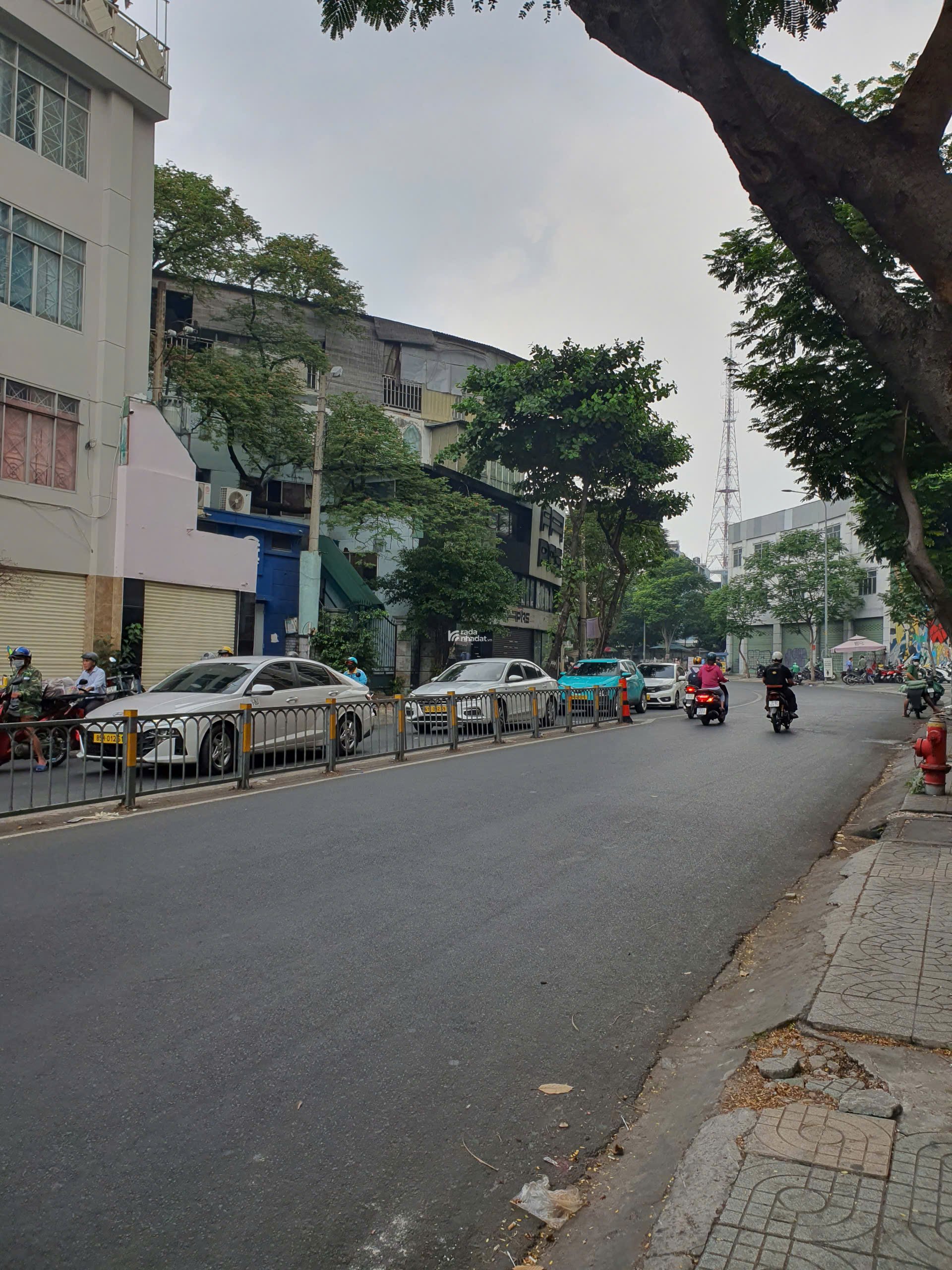 Mặt tiền đường Ba Tháng Hai, ngang 5,5m, đối diện Việt Nam Quốc Tự