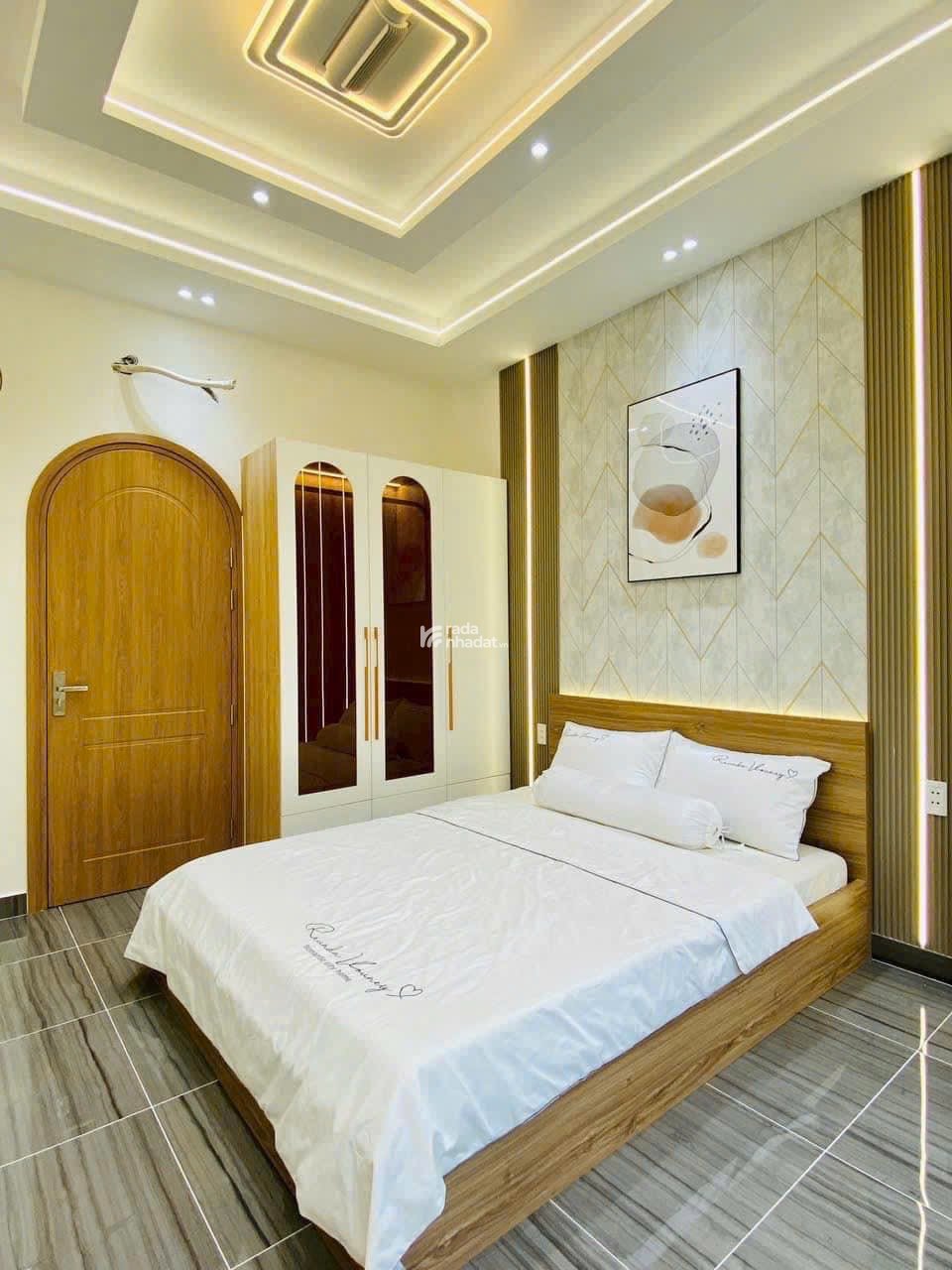 Nhà pháp lý rõ ràng DT 49,3m2 giá 3tỷ1 đường Hoàng Việt P.4 Tân Bình