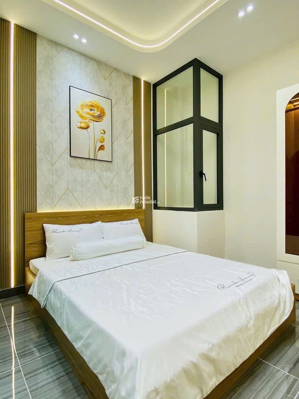 Nhà pháp lý rõ ràng DT 49,3m2 giá 3tỷ1 đường Hoàng Việt P.4 Tân Bình