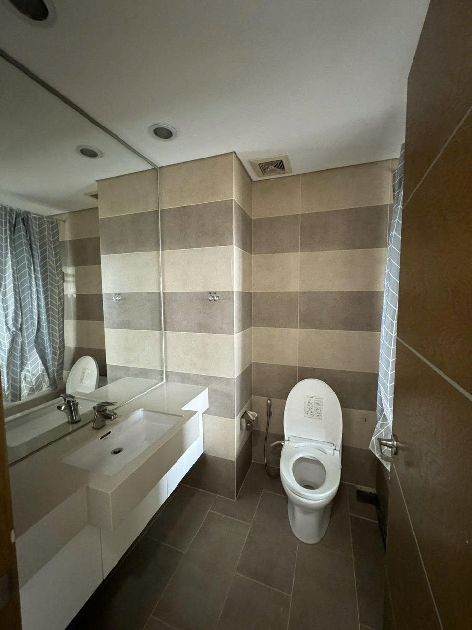 Chung cư Phú Nhuận 2PN 7,1 tỷ, 114,5m2, 2PN, 2WC, full nội thất, sổ hồng. Gần sân bay