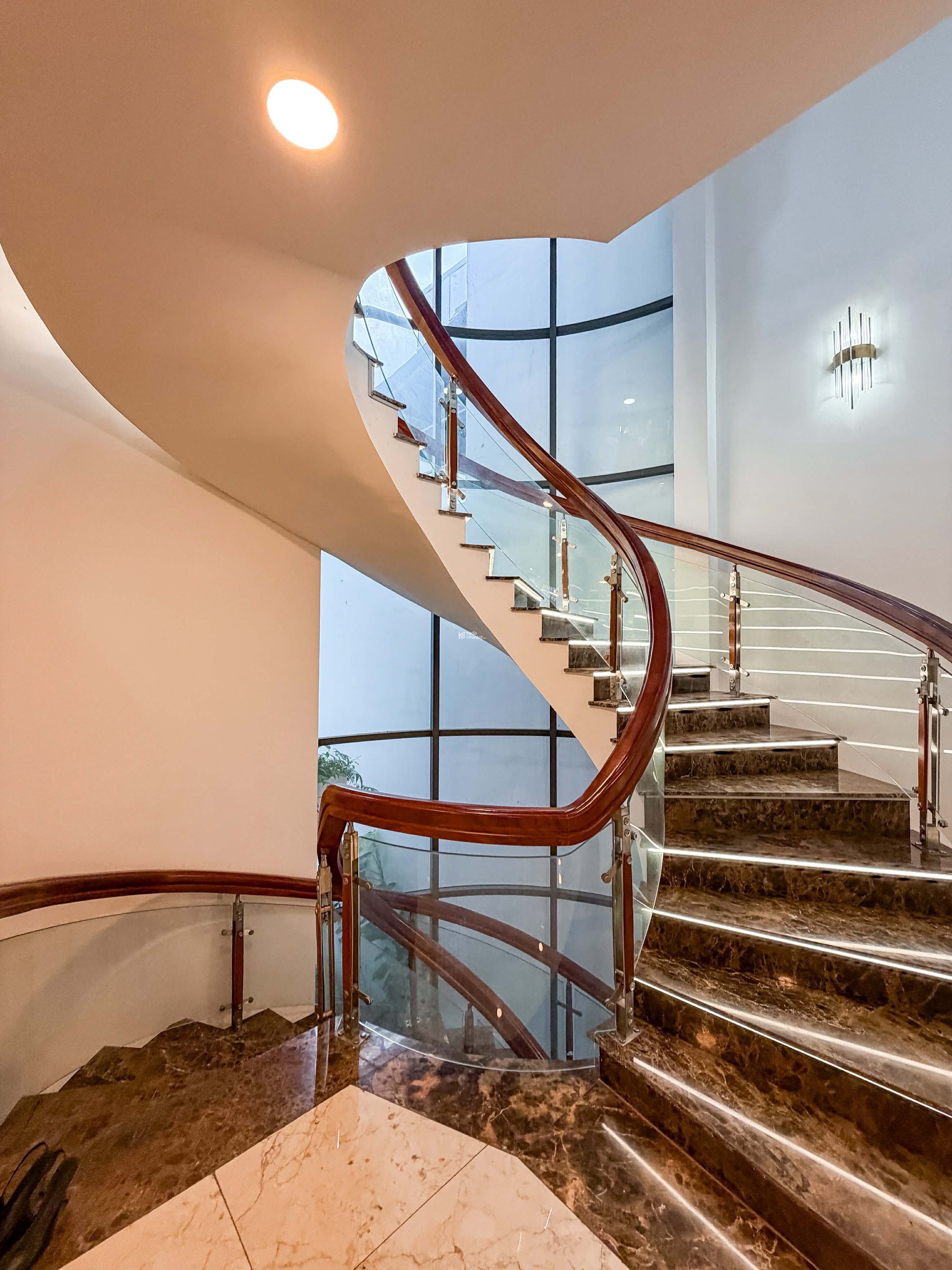 BIỆT THỰ NGHỈ DƯỠNG 310M2 - 5 TẦNG THANG MÁY - HỒ BƠI - GARAGE - BÙI ĐÌNH TUÝ, BÌNH THẠNH