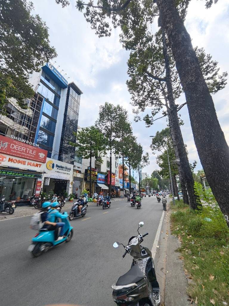 2 MT TÔ HIẾN THÀNH - ĐỐI DIỆN KINGDOM - GẦN BIG C QUẬN 10 -DT: 4 X 40M- 43 TỶ