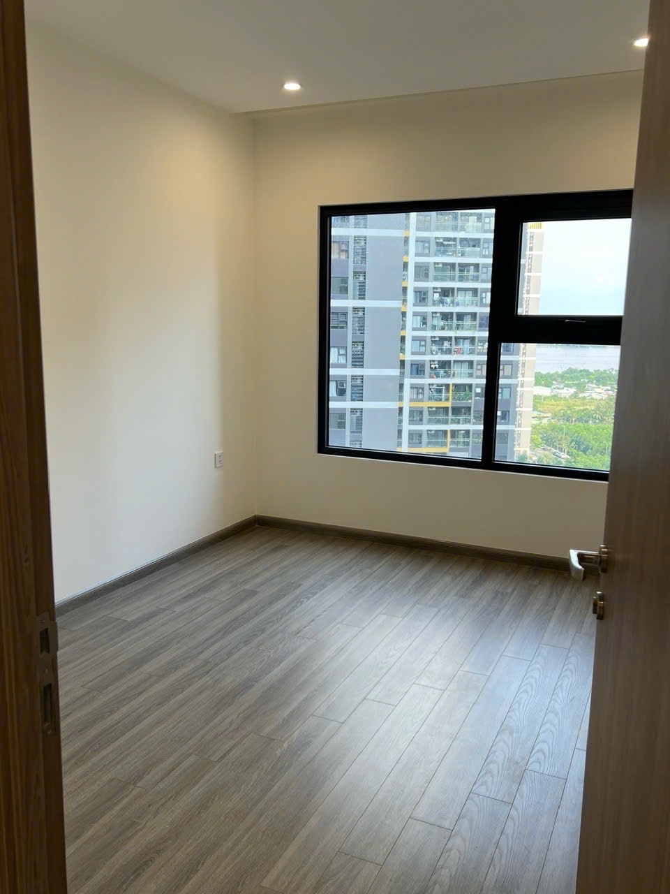 cần bán căn BS10: 1pn giá bán 3.3tỷ btp