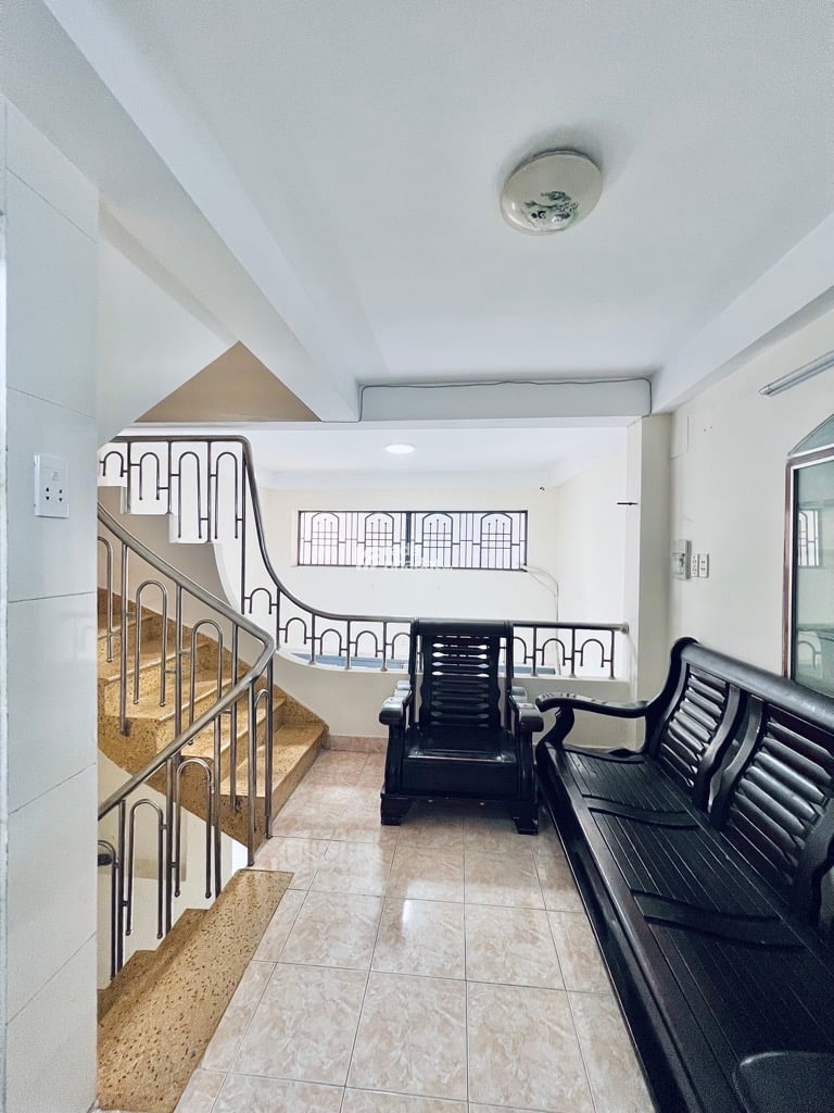  Nhà 6 tầng BTCT, Lạc Long Quân,  phường 8, Tân Bình 45 m2, 7 PN 4,2m X 11m chỉ có 6,95 tỷ .
