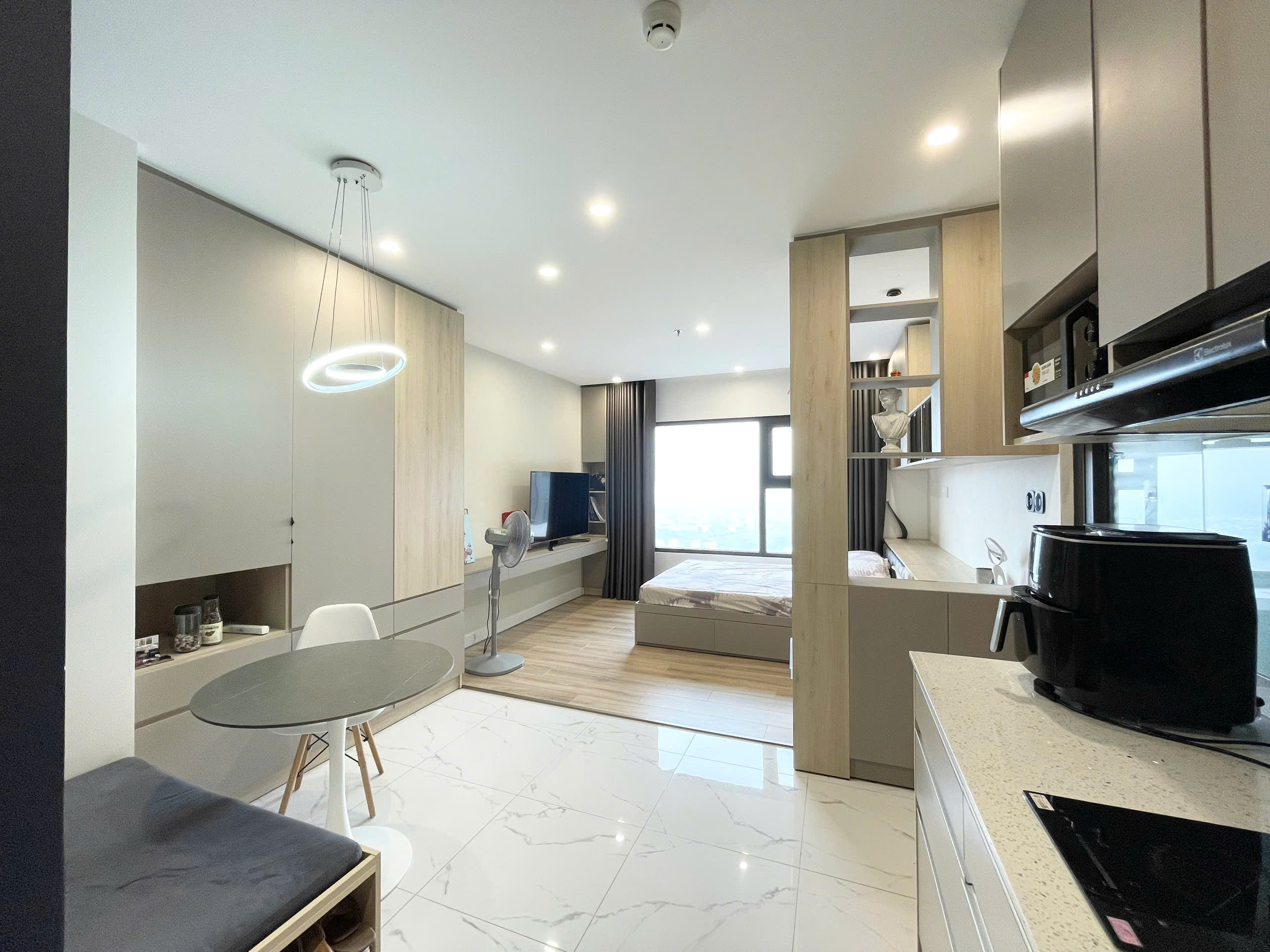Chính chủ bán STUDIO 37m2 CÓ SỔ HỒNG FULL NỘI THẤT CHỈ 2,29 TỶ TẠI VINHOMES GRAND PARK