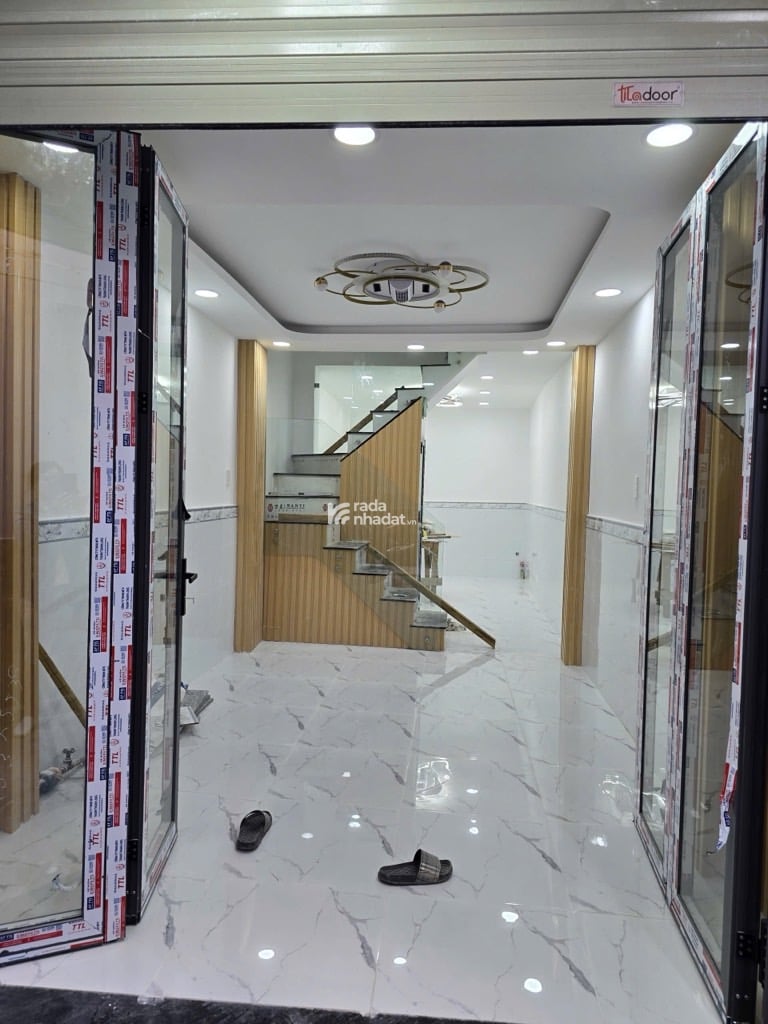 TRUNG TÂM QUẬN 5  - NHÀ MỚI 3 TẦNG 100% MUA Ở NGAY - VỊ TRÍ ĐẸP - HẺM Ô TÔ CÁCH NHÀ 5M - SỔ 2025 