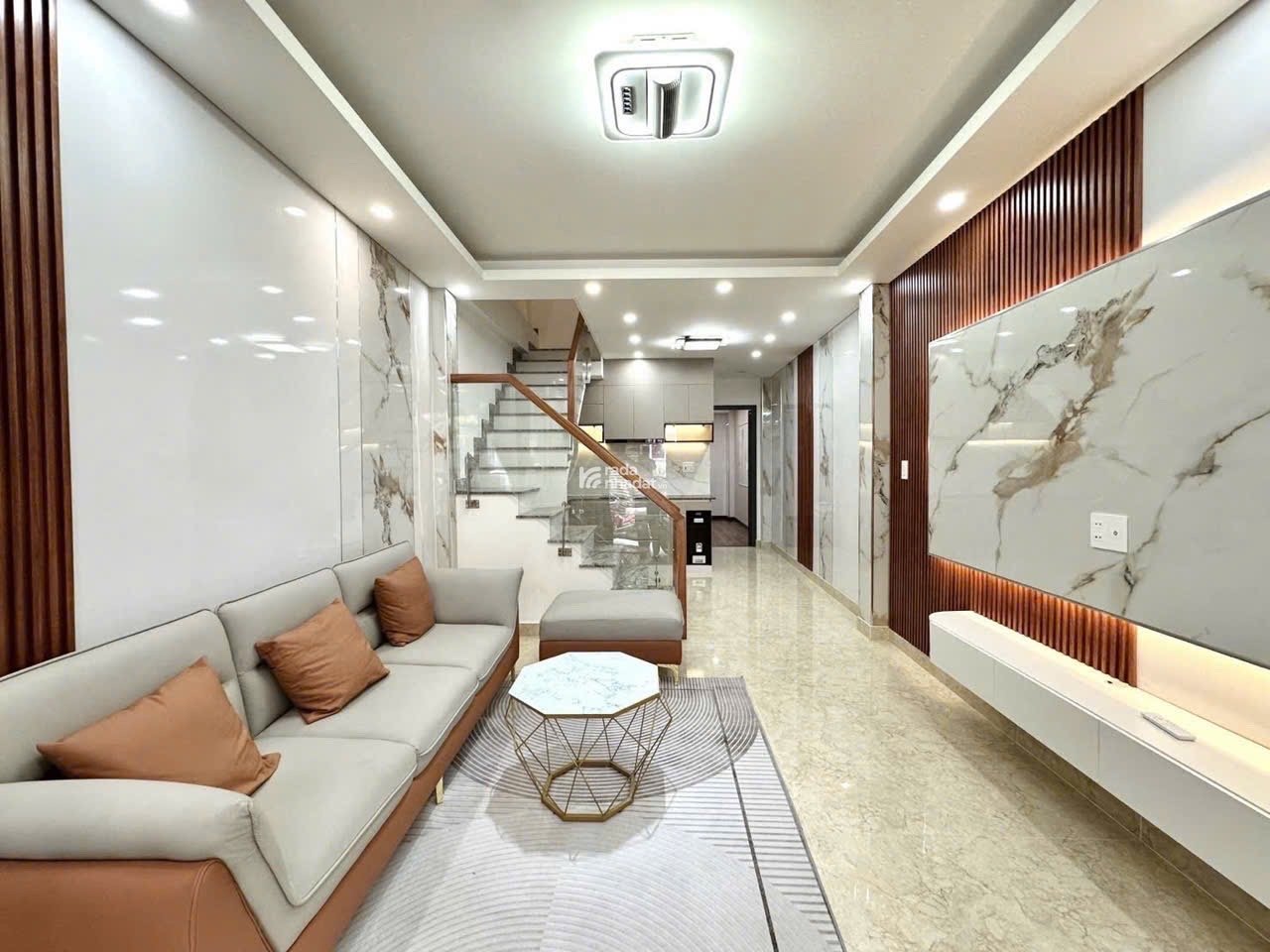 XÔ VIẾT NGHỆ TĨNH - HẺM KINH DOANH XE TẢI THÔNG - NHÀ ĐẸP FULL NỘI THẤT 3 TẦNG, 4 PN - 50M2 