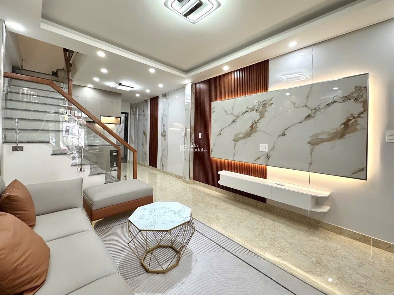 XÔ VIẾT NGHỆ TĨNH - HẺM KINH DOANH XE TẢI THÔNG - NHÀ ĐẸP FULL NỘI THẤT 3 TẦNG, 4 PN - 50M2 