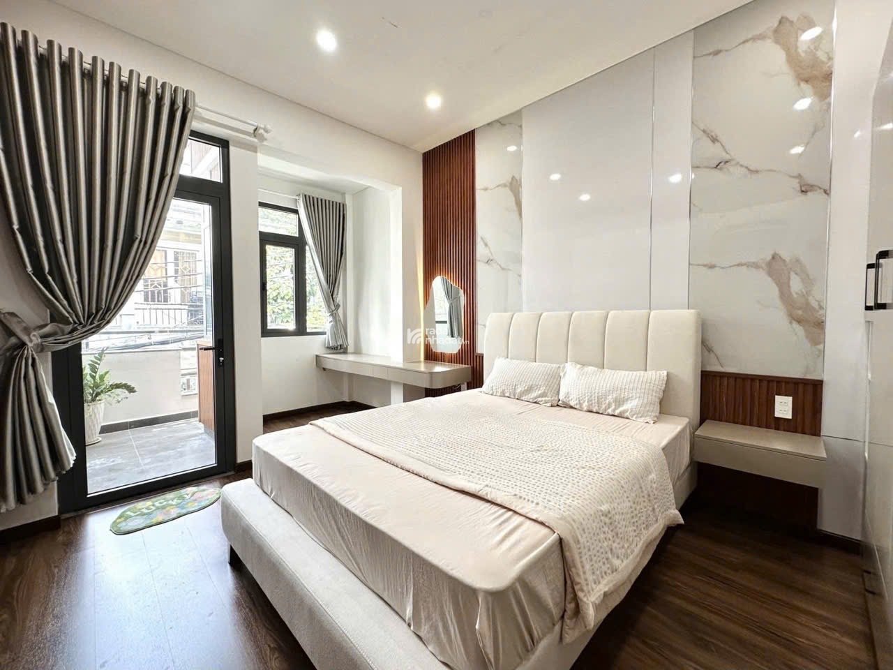 XÔ VIẾT NGHỆ TĨNH - HẺM KINH DOANH XE TẢI THÔNG - NHÀ ĐẸP FULL NỘI THẤT 3 TẦNG, 4 PN - 50M2 