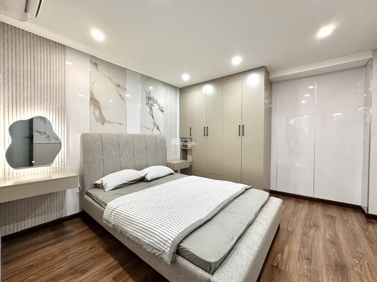 XÔ VIẾT NGHỆ TĨNH - HẺM KINH DOANH XE TẢI THÔNG - NHÀ ĐẸP FULL NỘI THẤT 3 TẦNG, 4 PN - 50M2 