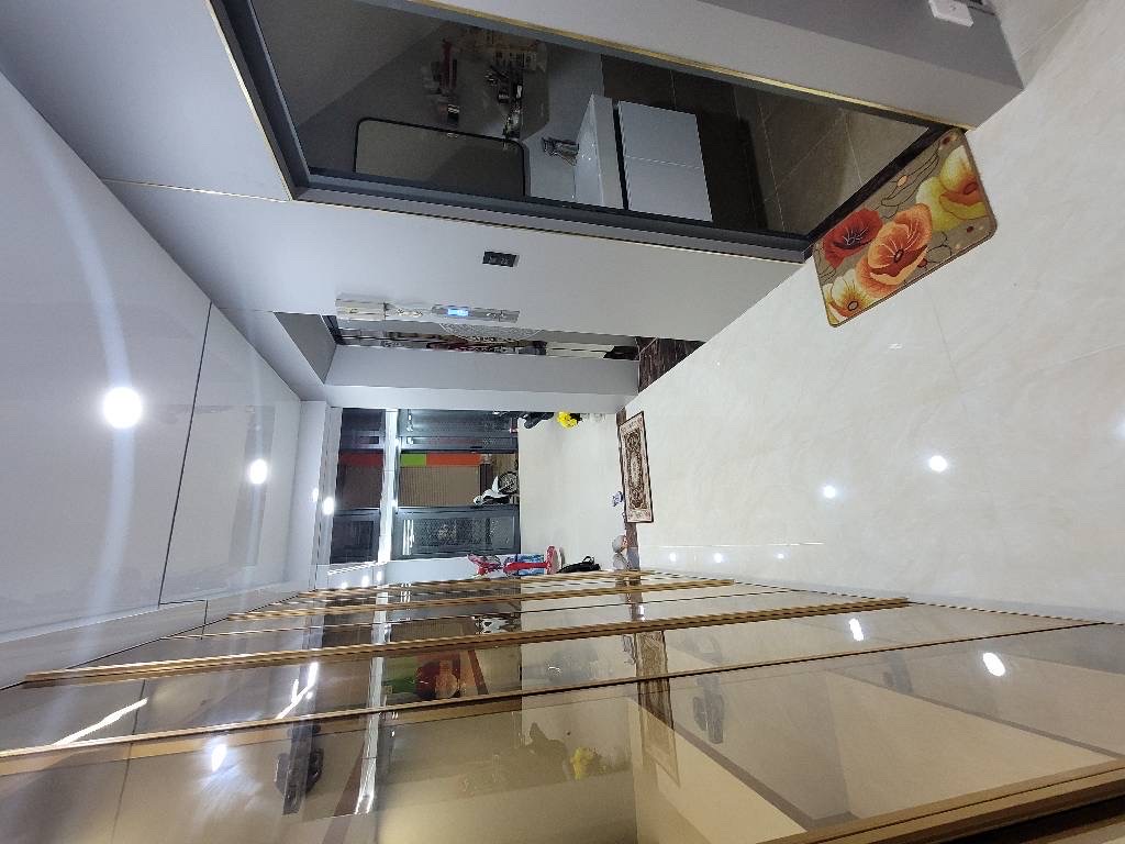  Mô tả: hẻm 8M sau lưng mặt tiền, ngang 4,1M dài 17,6M công nhận hoàn công đủ.