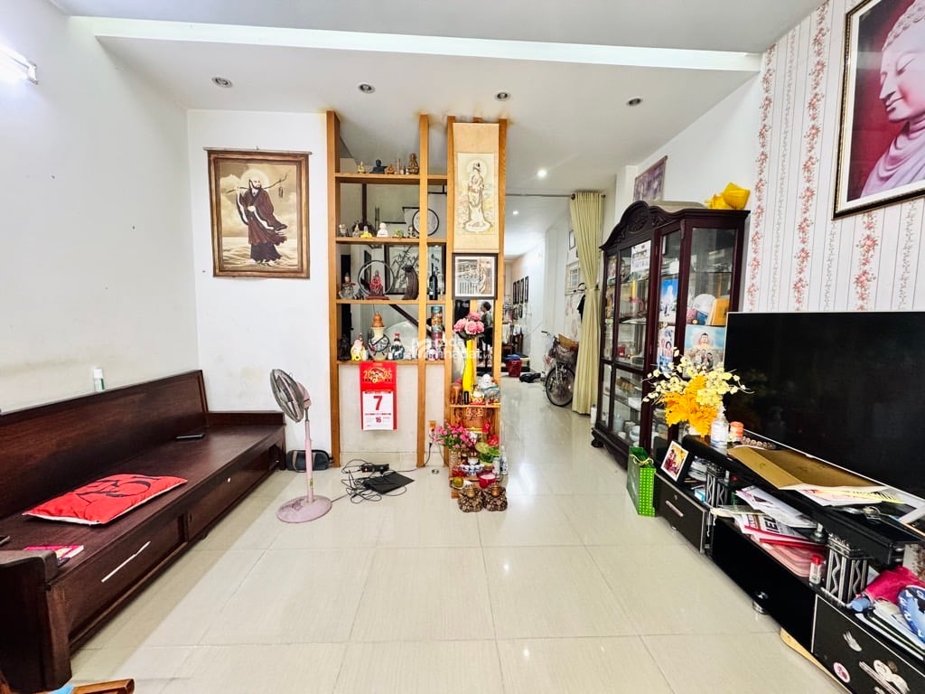 - Nhà chủ xây ở nên móng rất chắc, có thể nâng thêm tầng, do trước không nhu cầu nên chỉ xd 2tầng.