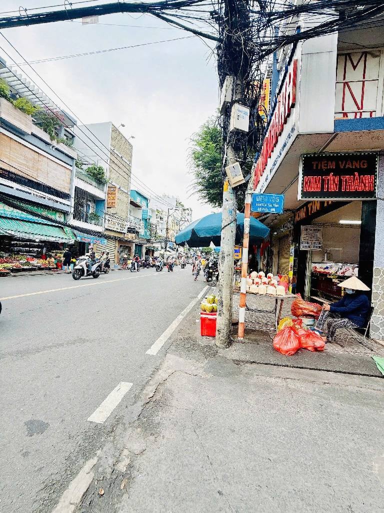 Bán nhà lô góc đẹp đường Nguyễn Thị Tần, pháp lý chuẩn, vào ở ngay, phường 2, Quận 8