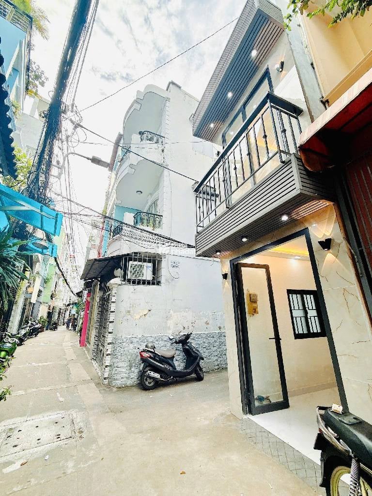 Bán nhà lô góc đẹp đường Nguyễn Thị Tần, pháp lý chuẩn, vào ở ngay, phường 2, Quận 8