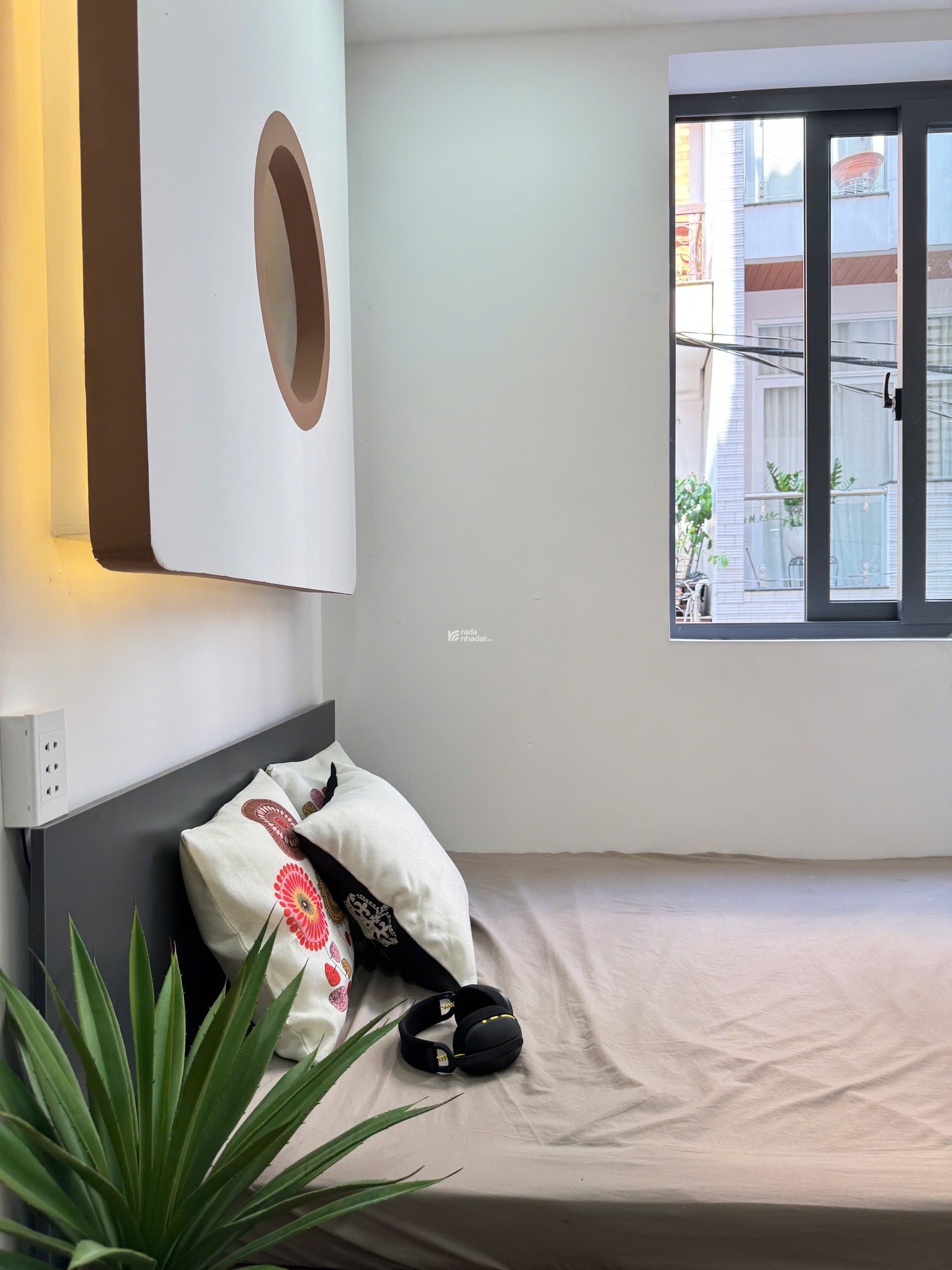 CĂN HỘ TÁCH BẾP FULL NỘI THẤT CỬA SỔ GIÁ HSSV NGAY VỊ TRÍ QUẬN 10