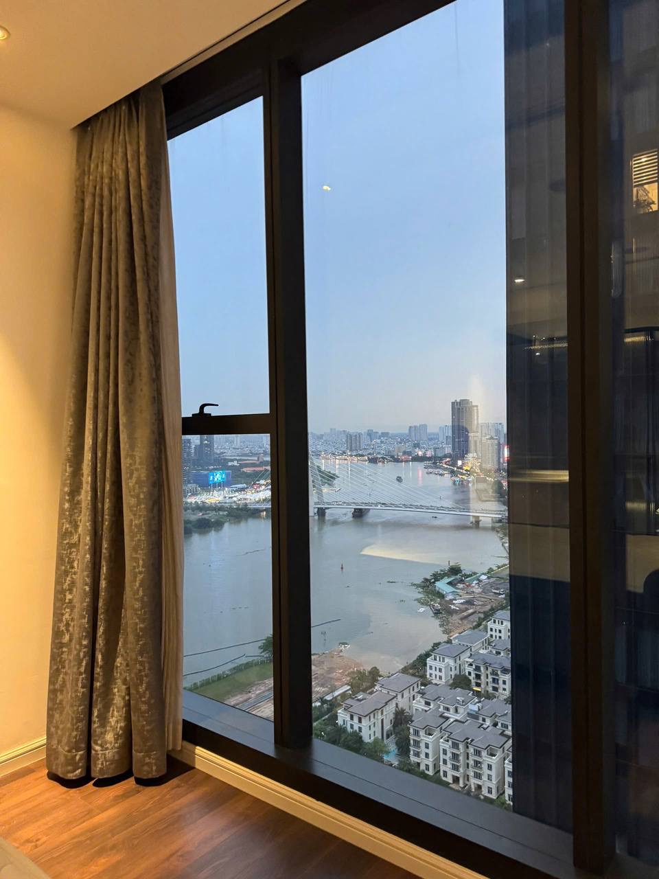 CHO THUÊ CĂN HỘ 1PN - VINHOMES GOLDEN RIVER , SÔNG BITEXCO 