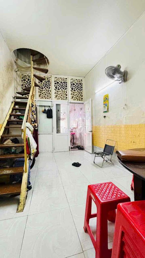 Nhà Mặt tiền lớn 45m2 đường Lê Văn Việt về trung tâm 2 phút