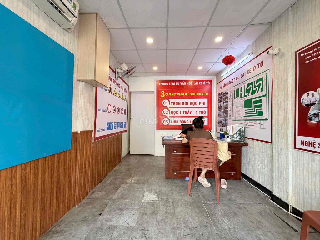 Nhà Mặt tiền lớn 45m2 đường Lê Văn Việt về trung tâm 2 phút
