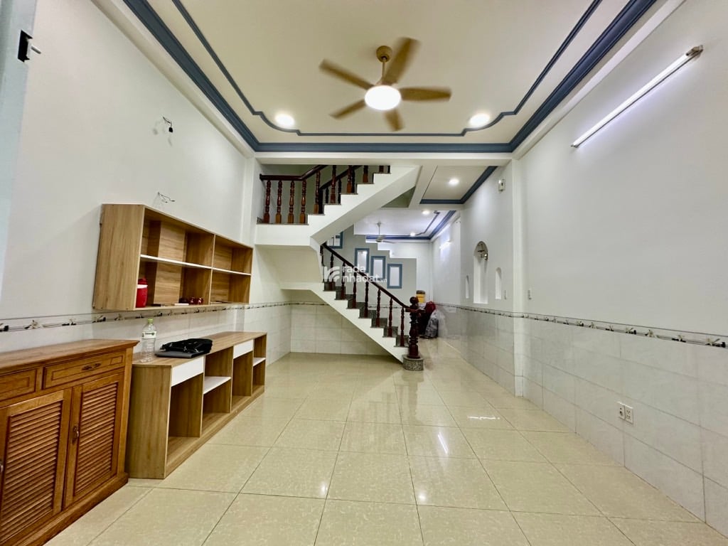 NHÀ ĐẸP Ở NGAY 3 TẦNG HẺM XE HƠI TRÁNH GẦN Đ. PHẠM VĂN ĐỒNG 4,6X15 CHỈ 6,3 TỶ.