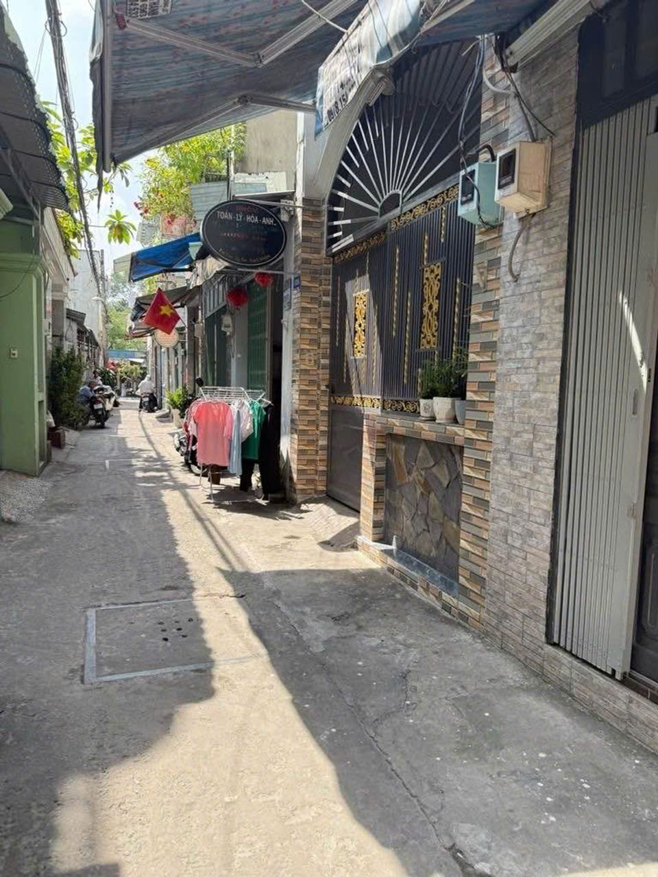 Nhà đẹp 10m ra MT Song Hành - sát ngã tư An Sương - giá chỉ nhỉnh 3 tỷ , SHR - vị trí cực