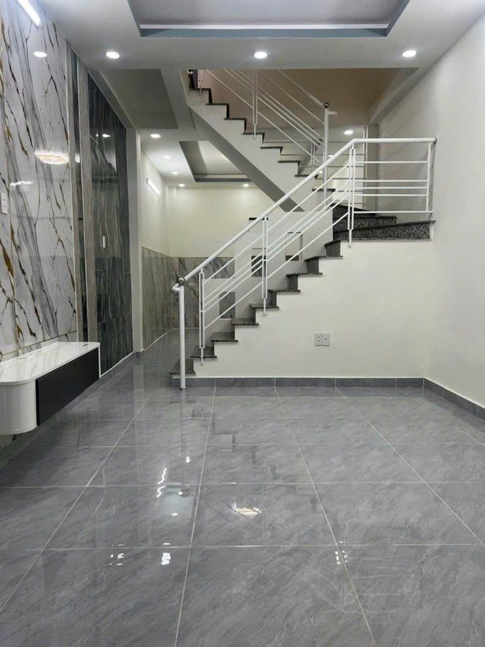 Nhà đẹp 10m ra MT Song Hành - sát ngã tư An Sương - giá chỉ nhỉnh 3 tỷ , SHR - vị trí cực