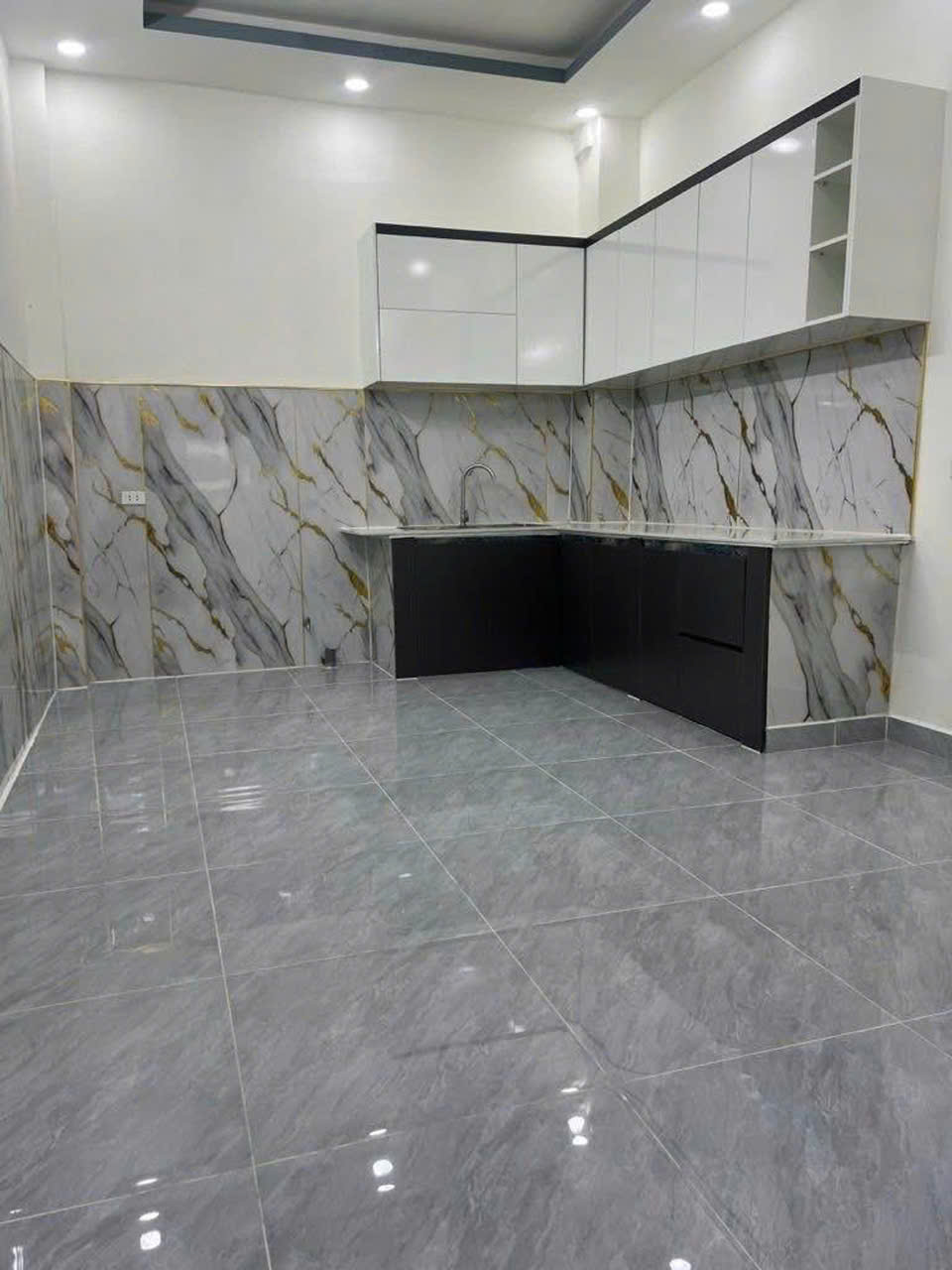 Nhà đẹp 10m ra MT Song Hành - sát ngã tư An Sương - giá chỉ nhỉnh 3 tỷ , SHR - vị trí cực