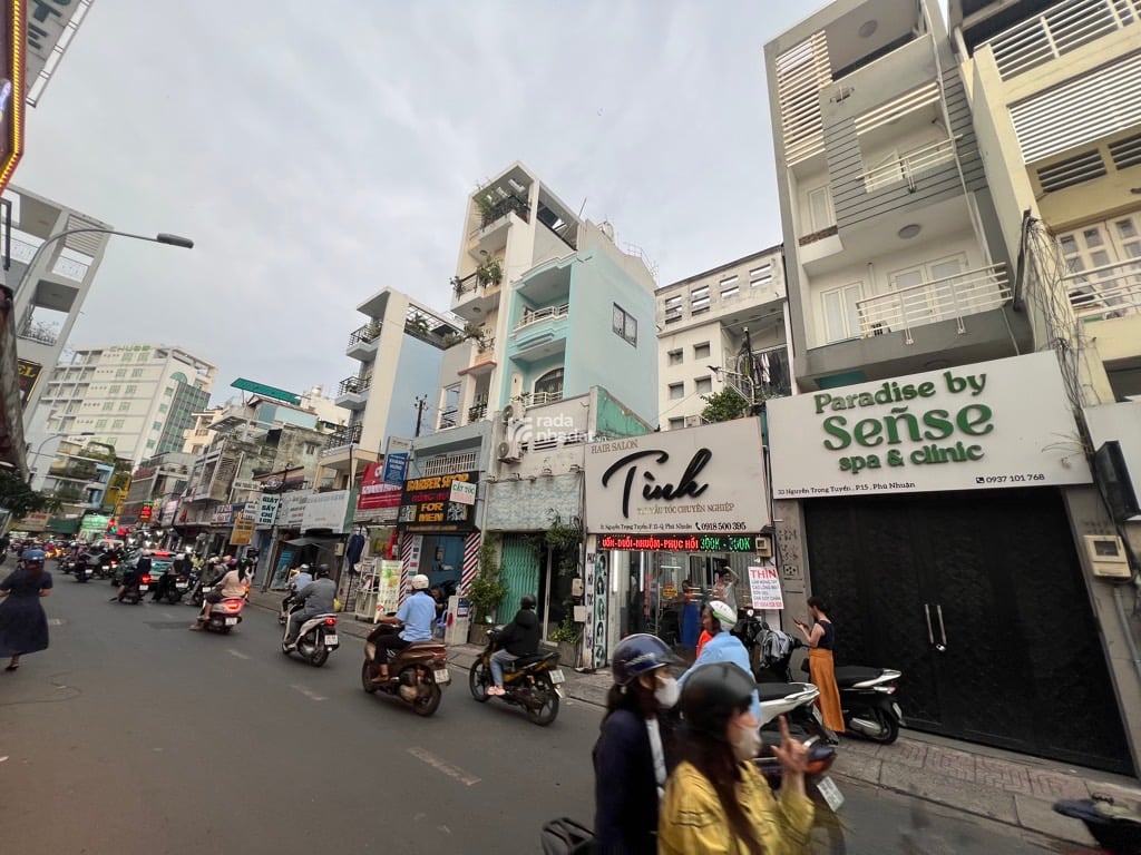 MẶT TIỀN KD NGUYỄN TRỌNG TUYỂN, PHÚ NHUẬN, 70M2 CÓ KC TIỆN CẢI TẠO. GIẢM 2T CHỈ CÒN 18T TL