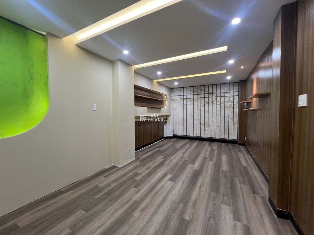 MẶT TIỀN KD NGUYỄN TRỌNG TUYỂN, PHÚ NHUẬN, 70M2 CÓ KC TIỆN CẢI TẠO. GIẢM 2T CHỈ CÒN 18T TL