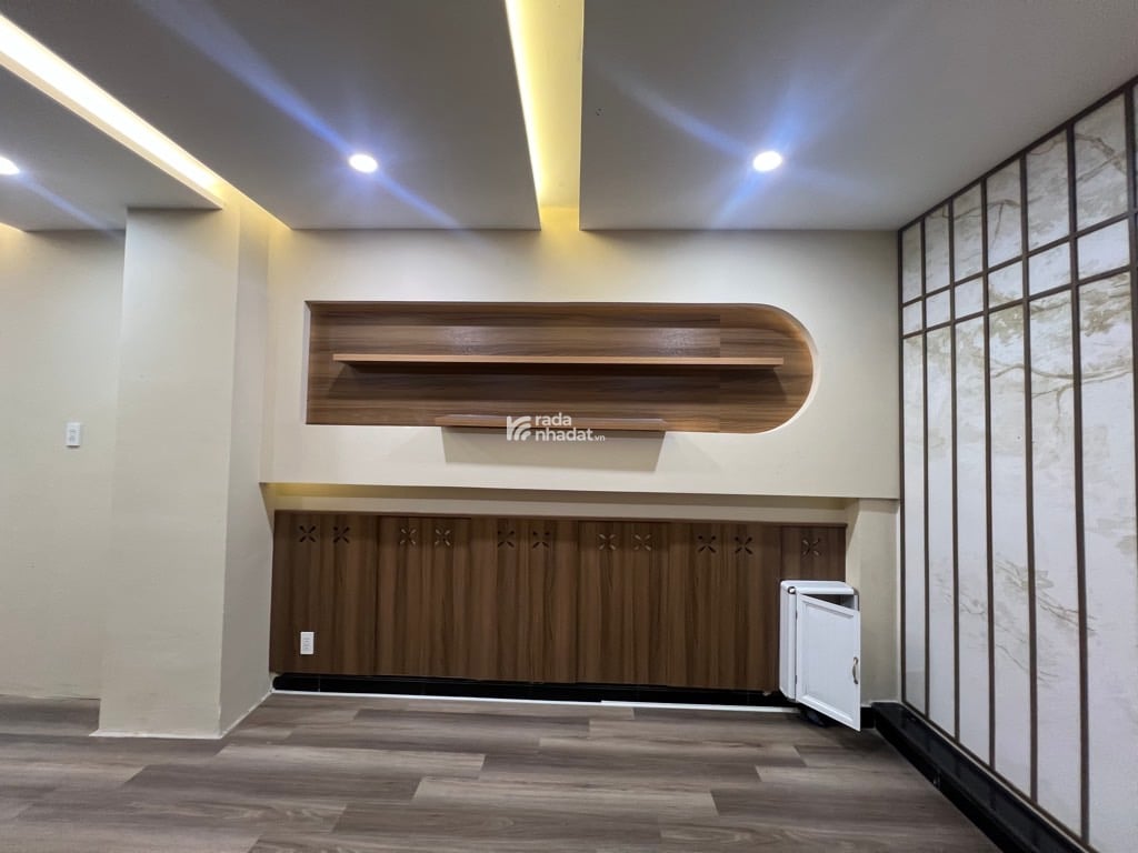 MẶT TIỀN KD NGUYỄN TRỌNG TUYỂN, PHÚ NHUẬN, 70M2 CÓ KC TIỆN CẢI TẠO. GIẢM 2T CHỈ CÒN 18T TL