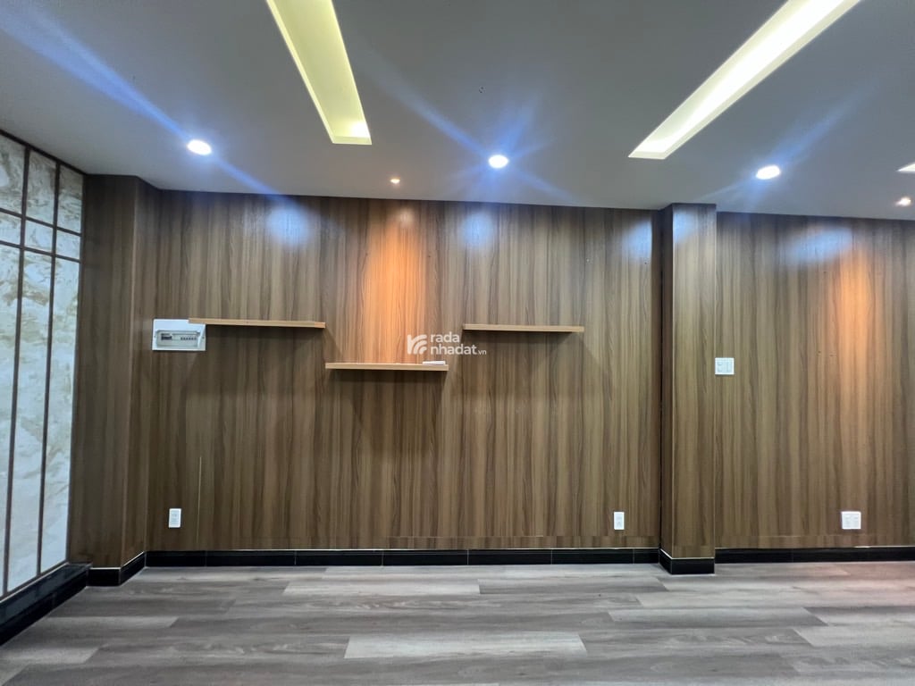 MẶT TIỀN KD NGUYỄN TRỌNG TUYỂN, PHÚ NHUẬN, 70M2 CÓ KC TIỆN CẢI TẠO. GIẢM 2T CHỈ CÒN 18T TL