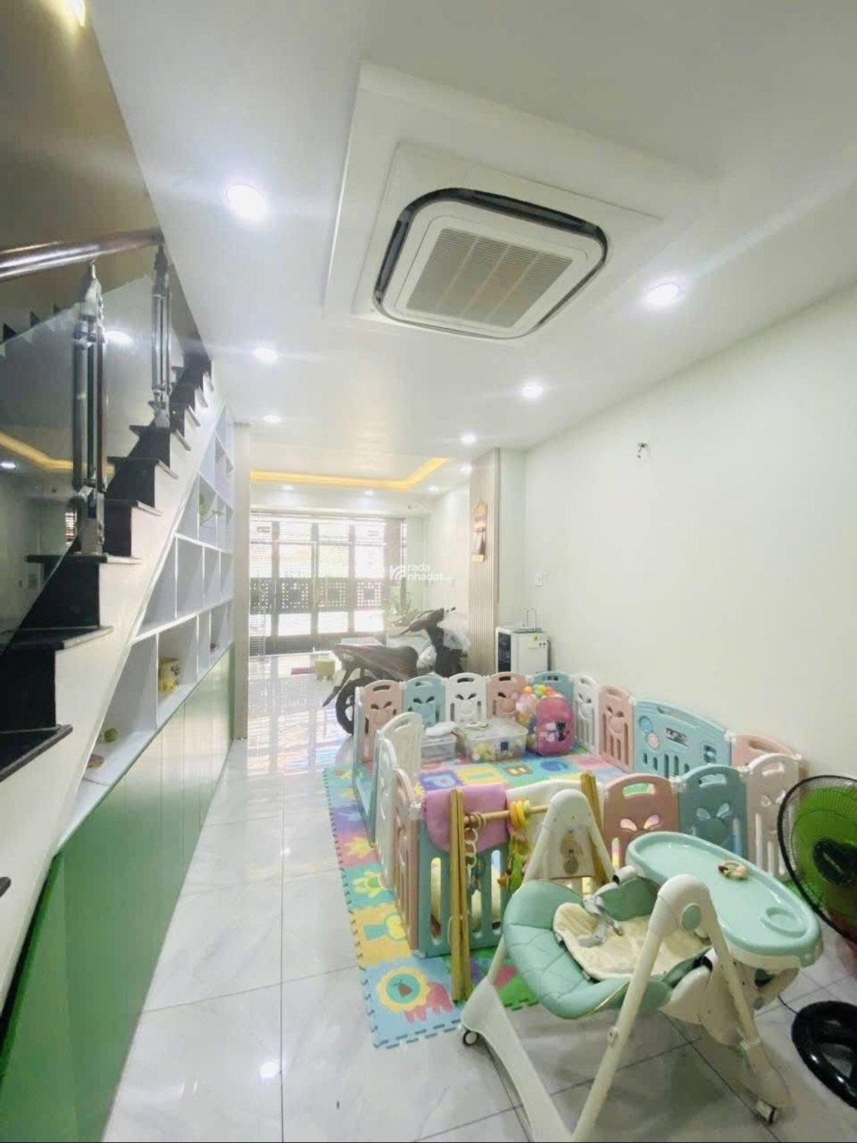 NHÀ ĐẸP - HẺM  XE HƠI VÀO TẬN CỬA - GẦN MT NGUYỄN THỊ THẬP QUẬN 7 - 8,9 Tỷ TL