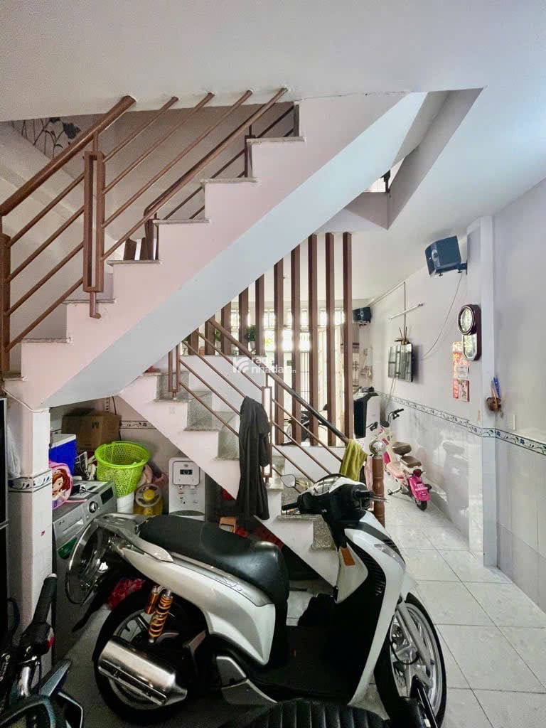 BÁN NHÀ TẶNG SỔ, 34m2,2PN, 2WC, HẺM RỘNG,KHU VỰC PHƯỜNG 3 QUẬN 8, GIÁ 3 TỶ NHỈNH TL
