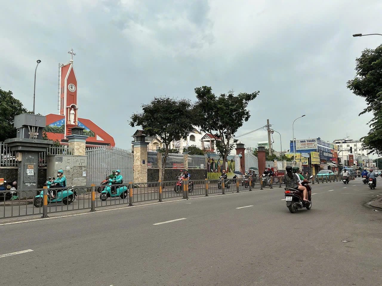 MẶT TIỀN BÁN GẤP. LÊ ĐỨC THỌ ngang 5.1m 4 tầng BTCT ngay chợ KD đỉnh 21 tỷ TL.
