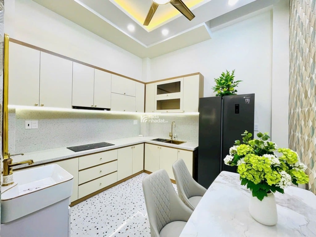 Bán nhà 4 tầng - 4m*15m - hẻm xe hơi đổ cửa - full nội thất - Phạm Văn Chiêu - 6 tỷ bé