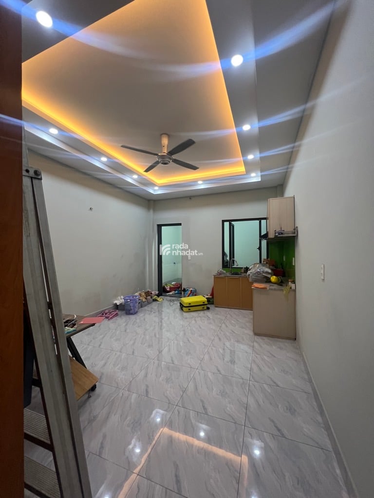  Nhà xây kiên cố để ở - Sân thượng đúc chờ lên thêm tầng dư sức - nội thất sang trọng. 