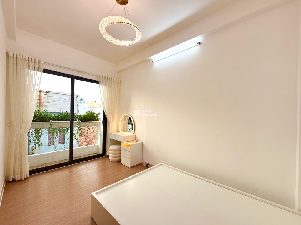 ĐÚNG 3 NHÀ RA MẶT ĐƯỜNG DUY TÂN - HUỲNH VĂN BÁNH - PHÚ NHUẬN - 30M2 NỞ HẬU 6M -  4 TẦNG - 5 PN