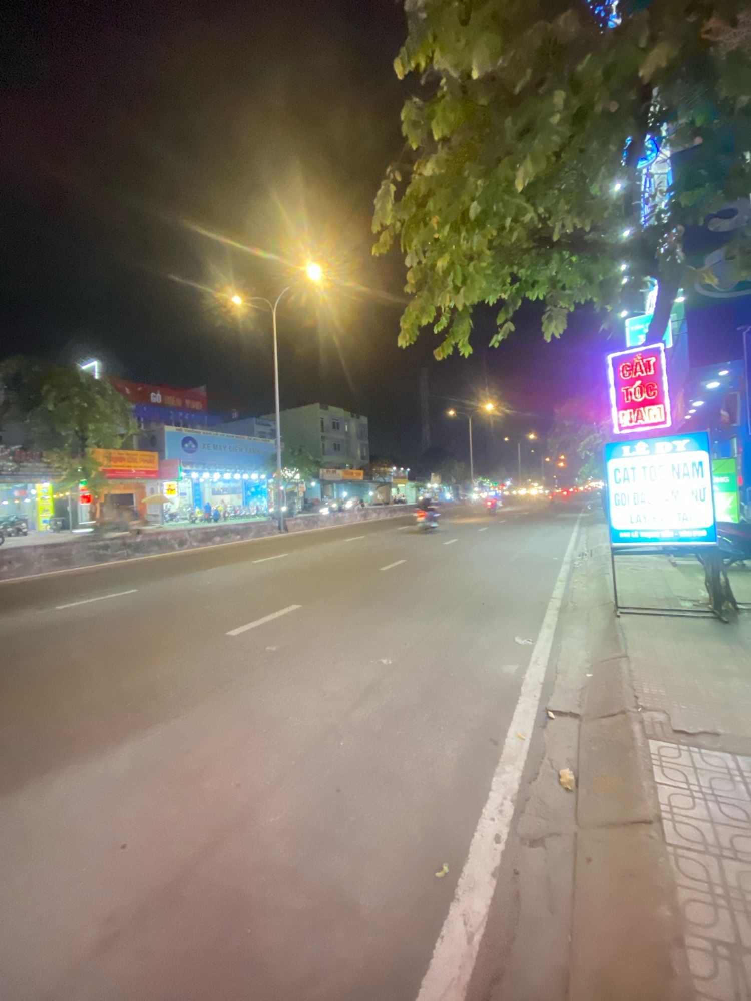 Mặt tiền Lê Trọng Tấn, 105m2 nở hậu 6.5m, Dòng tiền 40tr/tháng, không lộ giới