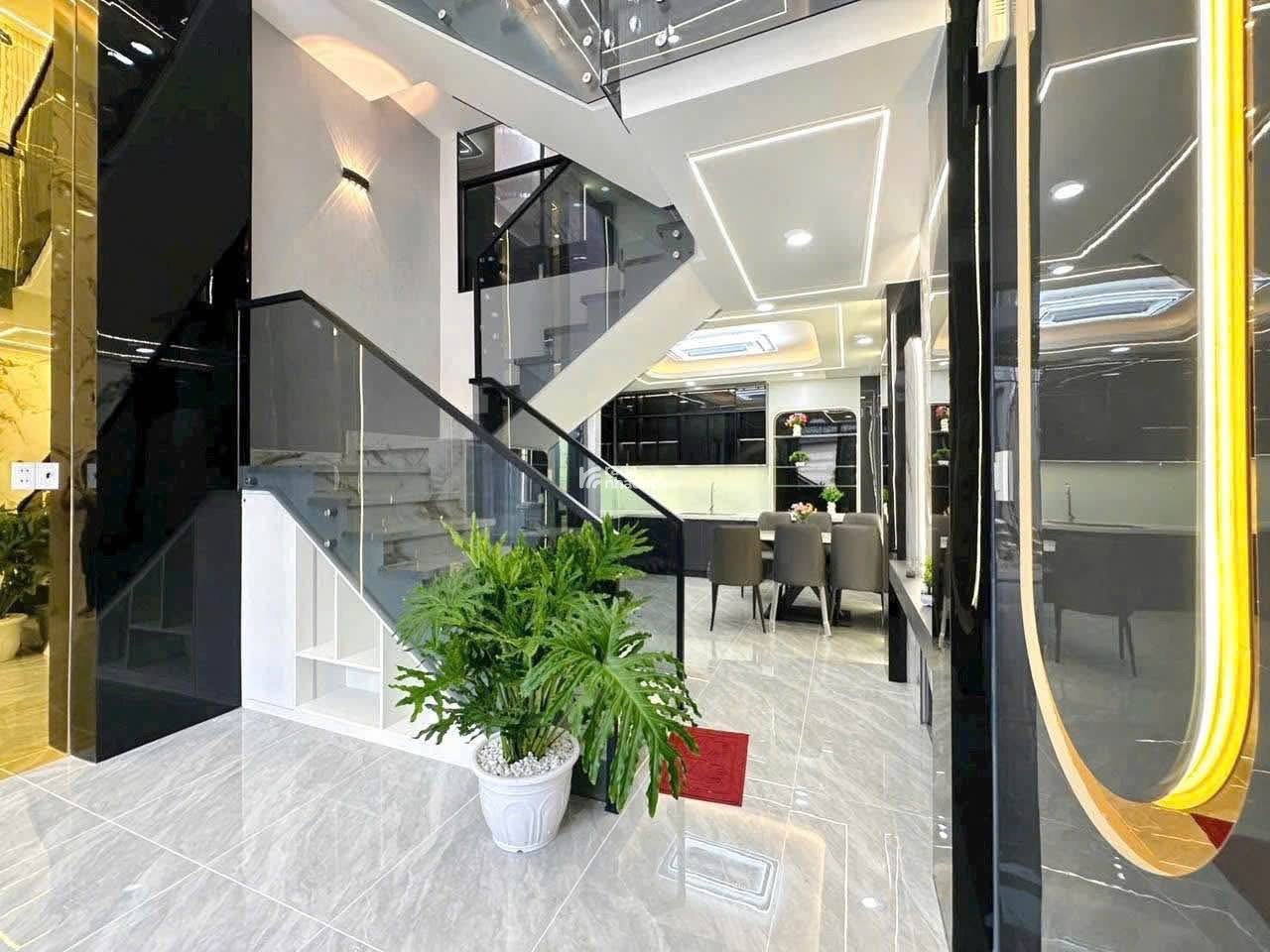 Kí gửi bán nhà Võ Văn Tần P5 Q3 64m2 3tỷ250tr sổ riêng chính chủ.