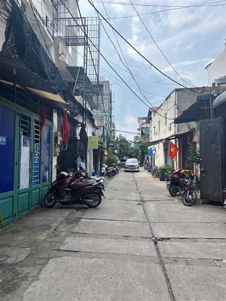 BÁN NHÀ 4 TẦNG GẦN AOEN MALL HẺM 6M