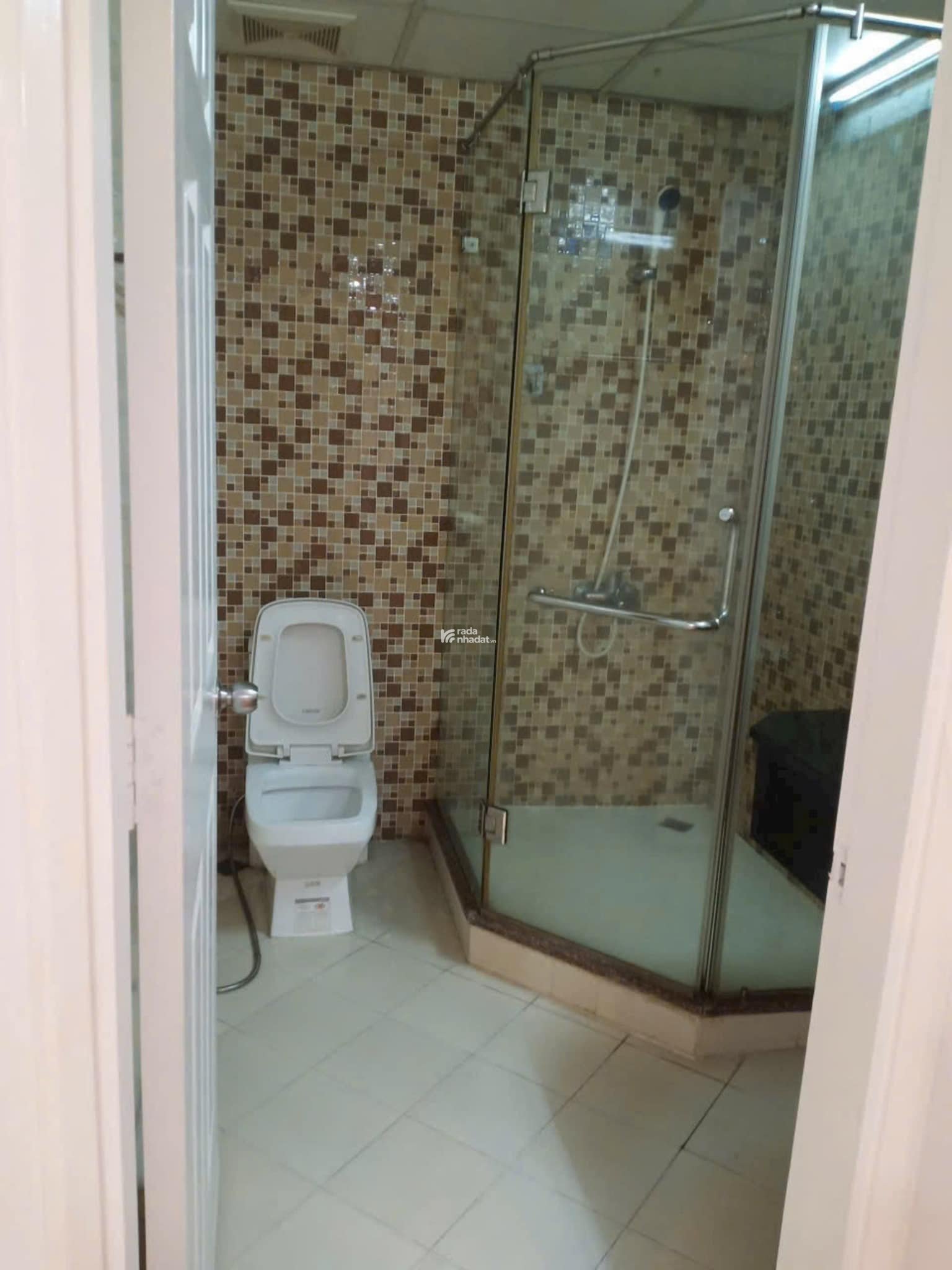 Cho thuê duplex 2 tầng NO8 Giang Biên cầu thang tầng 1 kinh doanh tầng 2 4 ngủ 150m2 22 triệu / th