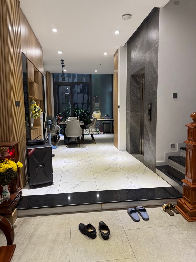 NHÀ 4 TẦNG TÂN BÌNH - NGANG 5M -CÓ THANG MÁY- XE HƠI NGỦ TRONG NHÀ - GẦN CHỢ, GA T3
