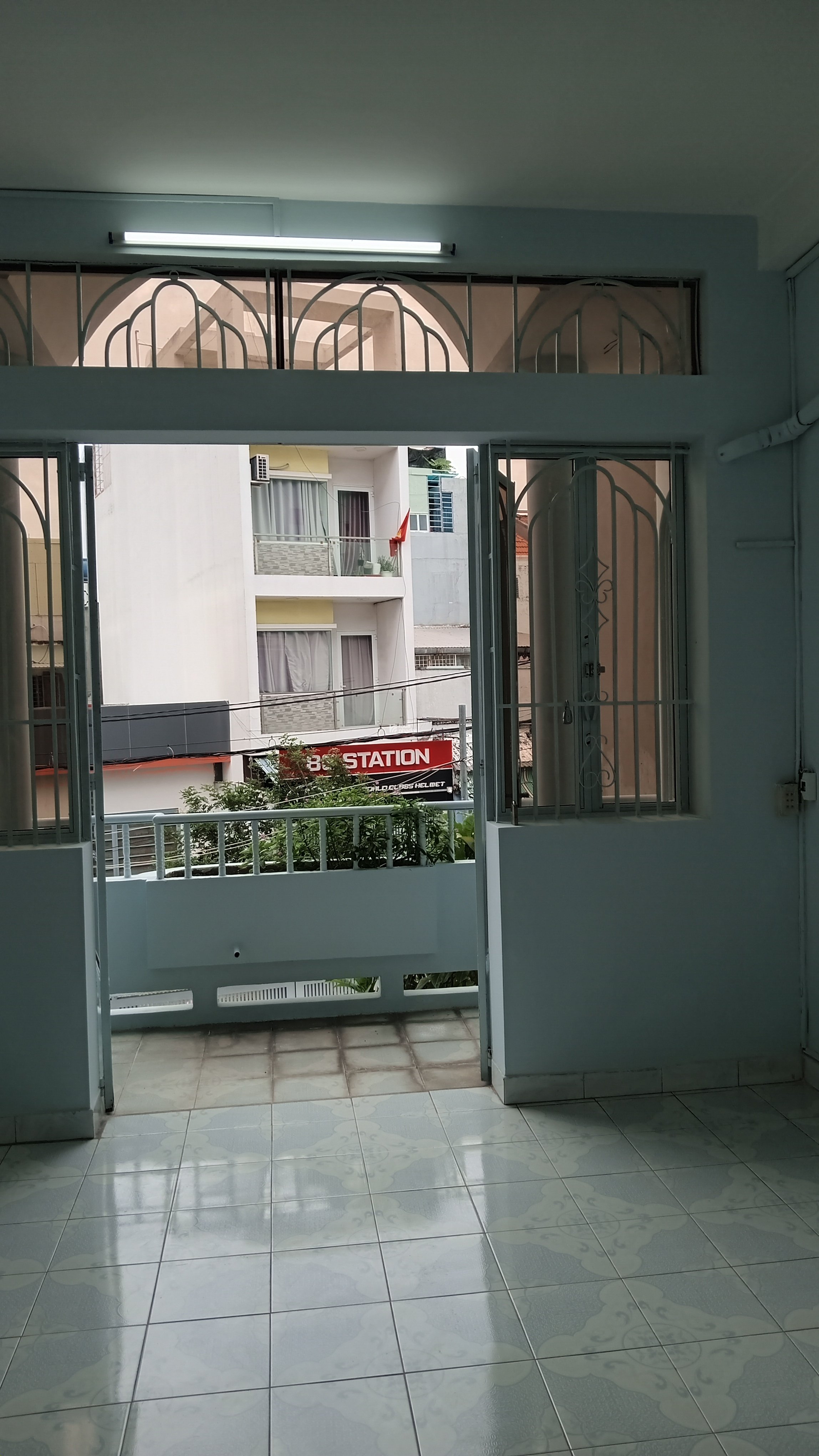 Sát mặt tiền Bình Phú. 1T,1L,1Th. Sân rộng để xe hơi, mới sơn sửa