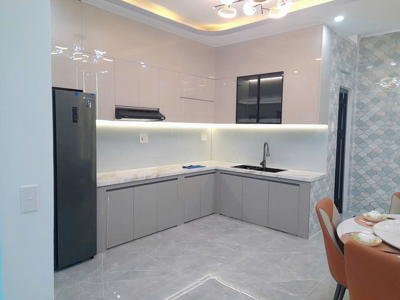 Chính chủ gửi bán siêu phẩm 4 tầng ngay Nguyễn Huy Lượng, Bình Thạnh, 50m2 SHR giá 3 tỷ 850 TL