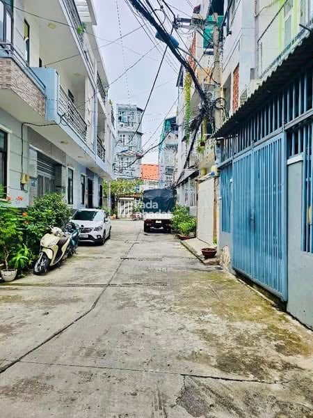 BÁN ĐẤT TẶNG NHÀ GẦN CHỢ TÂN HƯƠNG 2 MẶT HẺM  GẦN 100M  CHỈ 7 TỶ TL