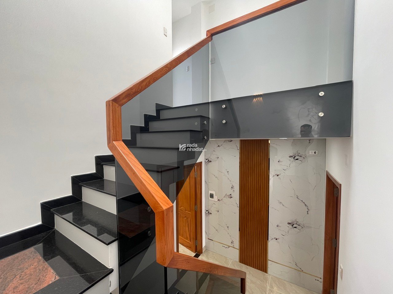  BÁN NHÀ 5 TẦNG MỚI ĐẸP MÊ LY LÊ VĂN QUỚI - BTCT CHẮC CHẮN -  4x16m2 - CHỈ 8.9 TỶ
