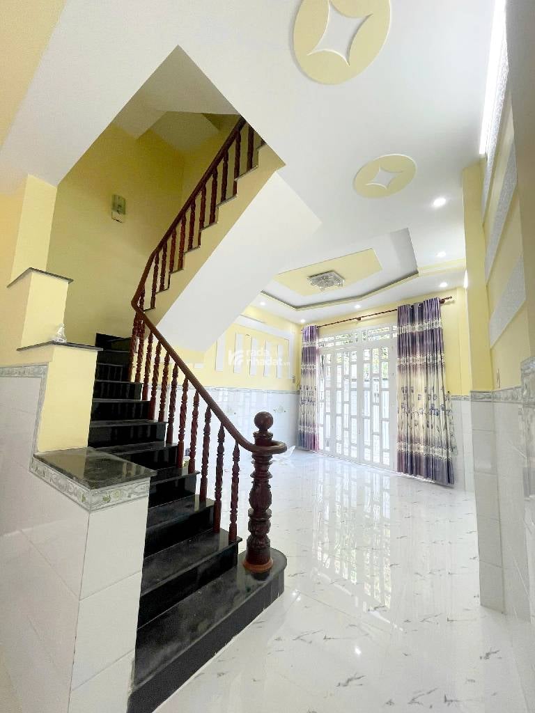 Sát mặt tiền Phú Định, Quận 8, 3 tầng,  Mới, đẹp,  Xe hơi tới nhà 